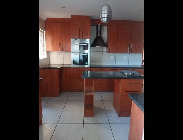 3 BEDROOM TOWNHOUSE FOR SALE IN GREENHILLS